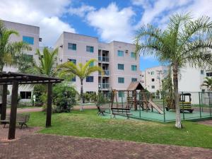 a park with a playground and a swing at Apartamento em Condomínio Marinas Clube in São Pedro da Aldeia