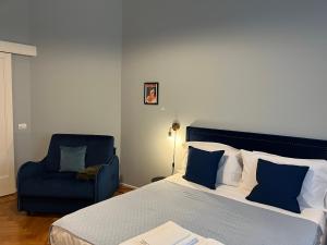 La Suite Apartment tesisinde bir odada yatak veya yataklar