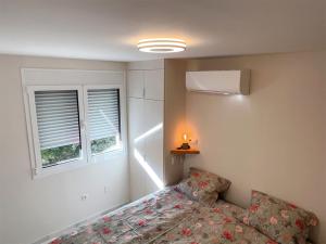 Postel nebo postele na pokoji v ubytování Apartment Mijas Costa Beachfront - Marbella + 9 fotografií