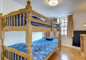 a bedroom with two bunk beds in a room at Bosuns Cottage in Torquay