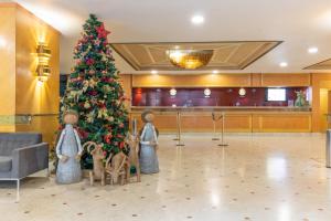 a christmas tree in the lobby of a hotel at Gran Villagio Hotel SP by Castelo Itaipava in São Paulo