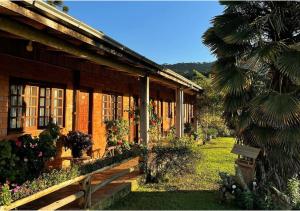 a building with a bench in front of it at Fazenda Santa Rita Turismo Rural in Bom Jardim da Serra