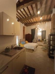 a kitchen with a sink and a bed in a room at Appartamento Maria in Siena