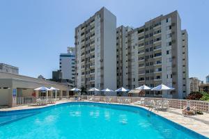 Bazén v ubytování Vista mar a uma quadra do Beiramar Shopping #CA06 nebo v jeho okolí
