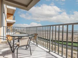 Foto dalla galleria di Elite LUX Holiday Homes - Modern 1BR Resort Amenities in Production City Dubai a Dubai