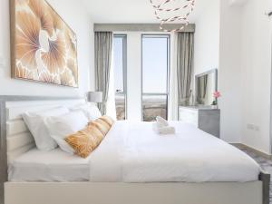 Foto dalla galleria di Elite LUX Holiday Homes - Modern 1BR Resort Amenities in Production City Dubai a Dubai