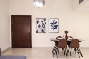 Fotografie z fotogalerie ubytování Elite LUX Holiday Homes - Spacious One Bedroom Apartment Direct Metro Access in Al Furjan Dubai v Dubaji