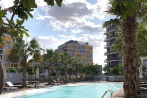Foto dalla galleria di Elite LUX Holiday Homes - Modern 1BR Resort Amenities in Production City Dubai a Dubai
