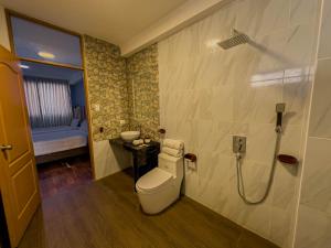 a bathroom with a toilet and a sink at Pisonay Hotel in Pisac