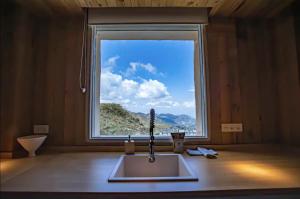 a sink in a room with a large window at LUXURY CASA DÚPLEX acceso directo a pistas y garaje in Sierra Nevada