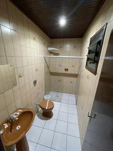 a bathroom with a toilet and a sink at Free Way Motel in Poços de Caldas