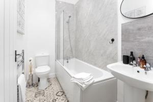 Et badeværelse på Host Liverpool - Cozy Home near Univ & Hospital,1mi to Station