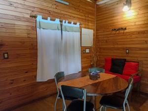 a dining room with a table and a white curtain at Yvyra Lodge in San Ignacio