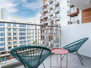 Balkon atau teras di Elite LUX Holiday Homes - Modern Studio in Arjan, Dubai