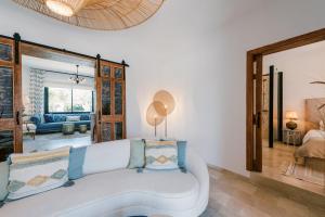 a living room with a white couch and a mirror at Can Pep Gibert in Ibiza Town