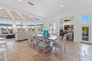 Köök või kööginurk majutusasutuses Beach Club Cottage 16