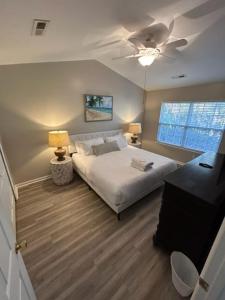 a bedroom with a bed and a ceiling fan at Suite Carolina in Charleston