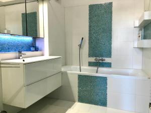 Kúpeľňa v ubytovaní Apartmán v centre Žiliny s parkovaním