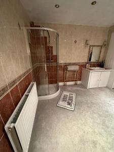 a bathroom with a shower and a sink at Large 3 bedroom house in Nottingham