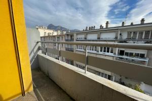 Μπαλκόνι ή βεράντα στο #GF The Grenoble Beret next to the train station et GEM