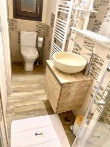 a bathroom with a toilet and a sink at B&B L'Arenaria in Pietrapertosa