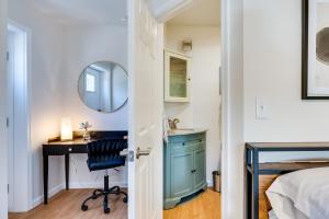 Φωτογραφία από το άλμπουμ του Walkable Downingtown Studio with Spacious Deck σε Downingtown
