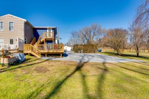 Φωτογραφία από το άλμπουμ του Walkable Downingtown Studio with Spacious Deck σε Downingtown