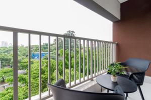 Iconyc Charlie Ibirapuera Hotel的阳台或露台