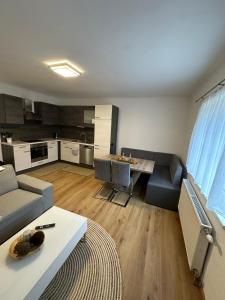 Kuchyň nebo kuchyňský kout v ubytování Ferienwohnung Wolkenstein