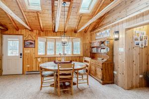 Fotografie z fotogalerie ubytování Stormy Point Cabin v destinaci Conover