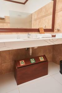 Hotel Plaza Colon - Granada Nicaragua的一间浴室