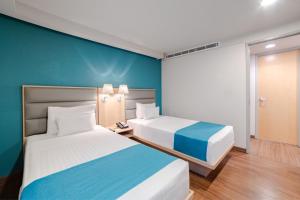Postel nebo postele na pokoji v ubytování City Express Suites by Marriott Ciudad de México Anzures + 46 fotografií