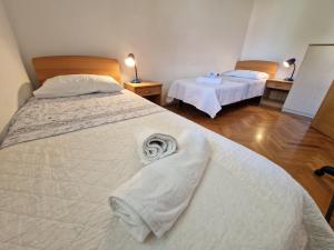 Postel nebo postele na pokoji v ubytování APARTMENTS JOSIPA