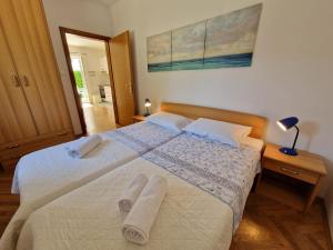 Postel nebo postele na pokoji v ubytování APARTMENTS JOSIPA
