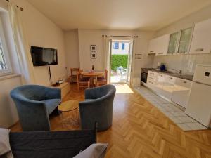 Kuchyň nebo kuchyňský kout v ubytování APARTMENTS JOSIPA