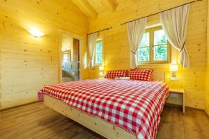 a bedroom with a bed in a log cabin at Chalet unter weiß-blauem Himmel in Reit im Winkl