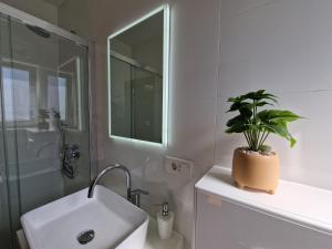 Koupelna v ubytování APARTMENTS JOSIPA