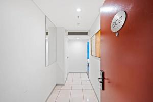 Adelaide的住宿－New Heights on North Terrace - 2BR CBD Views Pool，相簿中的一張相片