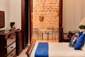 Hotel Plaza Colon - Granada Nicaragua客房内的一张或多张床位