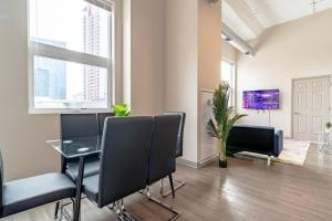 a meeting room with black chairs and a glass table at McCormick 2br/2ba Oasis with optional Parking, Patio, Gym for up to 6 guests in Chicago