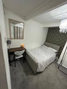 Ein Bett oder Betten in einem Zimmer der Unterkunft Gloucester