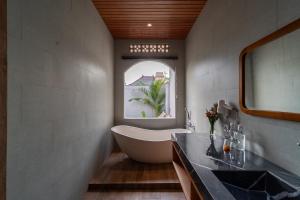 Koupelna v ubytování Narada Suite & Villa
