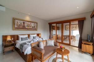 Postel nebo postele na pokoji v ubytování Narada Suite & Villa