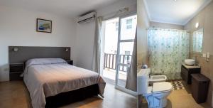 オステンデにあるMitos del Marのベッドルーム1室(ベッド1台付)、バスルーム(窓付)が備わります。 +41枚の写真