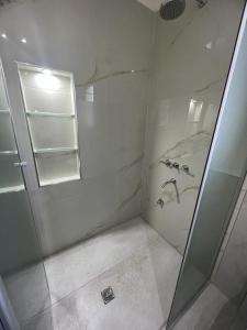 a bathroom with a shower with a glass door at Departamento General Paz in Villa María
