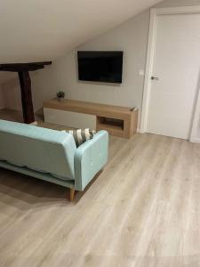 Μια τηλεόραση ή/και κέντρο ψυχαγωγίας στο Portu - Apartamento en el puerto de Elantxobe