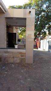 a pillar in the middle of a house at Monarchy Guest House in Johannesburg