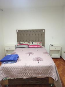 Un pat sau paturi într-o cameră la BEAR HOUSE