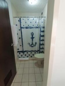 a bathroom with a shower curtain and a toilet at 2Bed 2Bath Jaco Costa Linda in Jacó