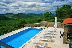Gallery image of Family friendly house with a swimming pool Bartolici, Central Istria - Sredisnja Istra - 21934 in Livade